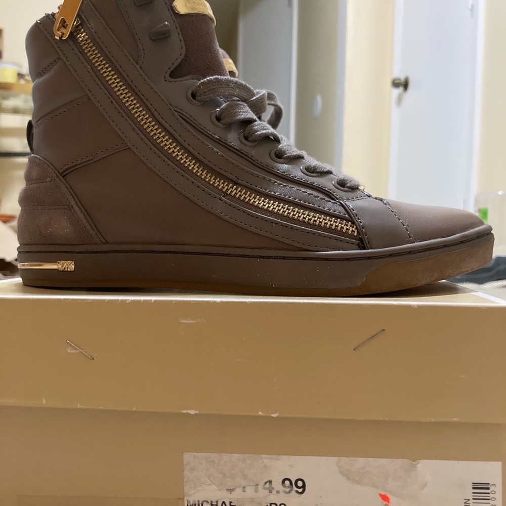 Shoes - Picture 6 of 10